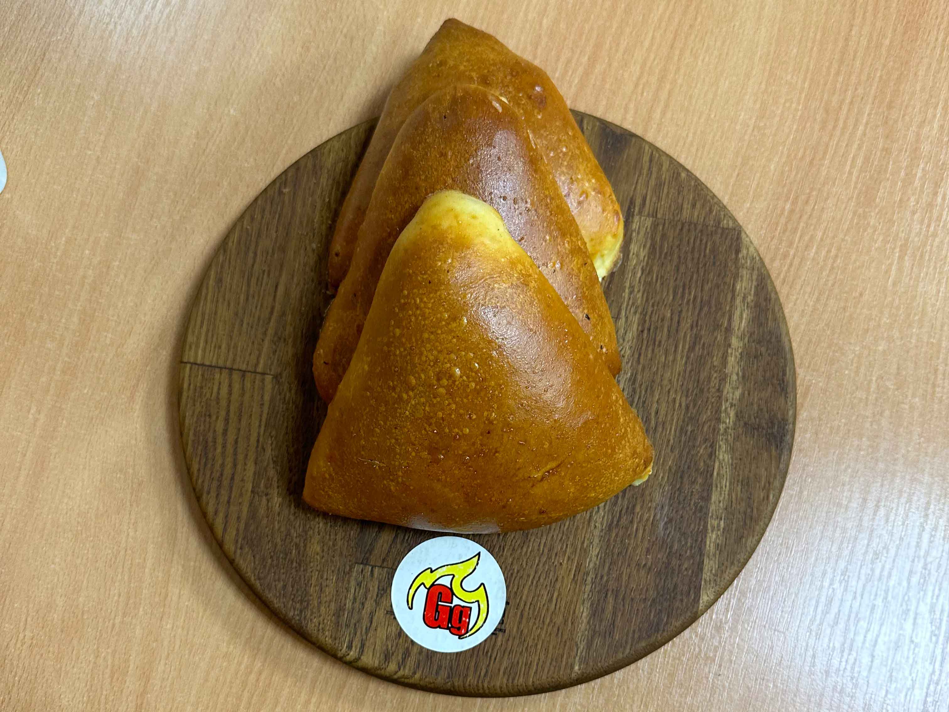 Пирожок с яйцом и луком
